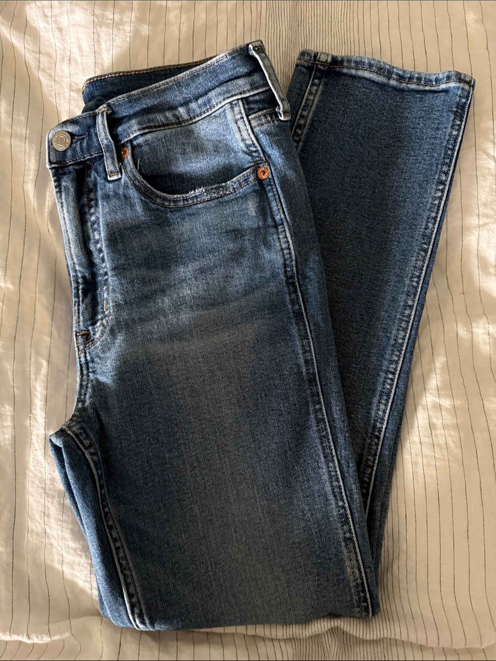 GAP Women’s Medium Blue Straight-Leg Jeans